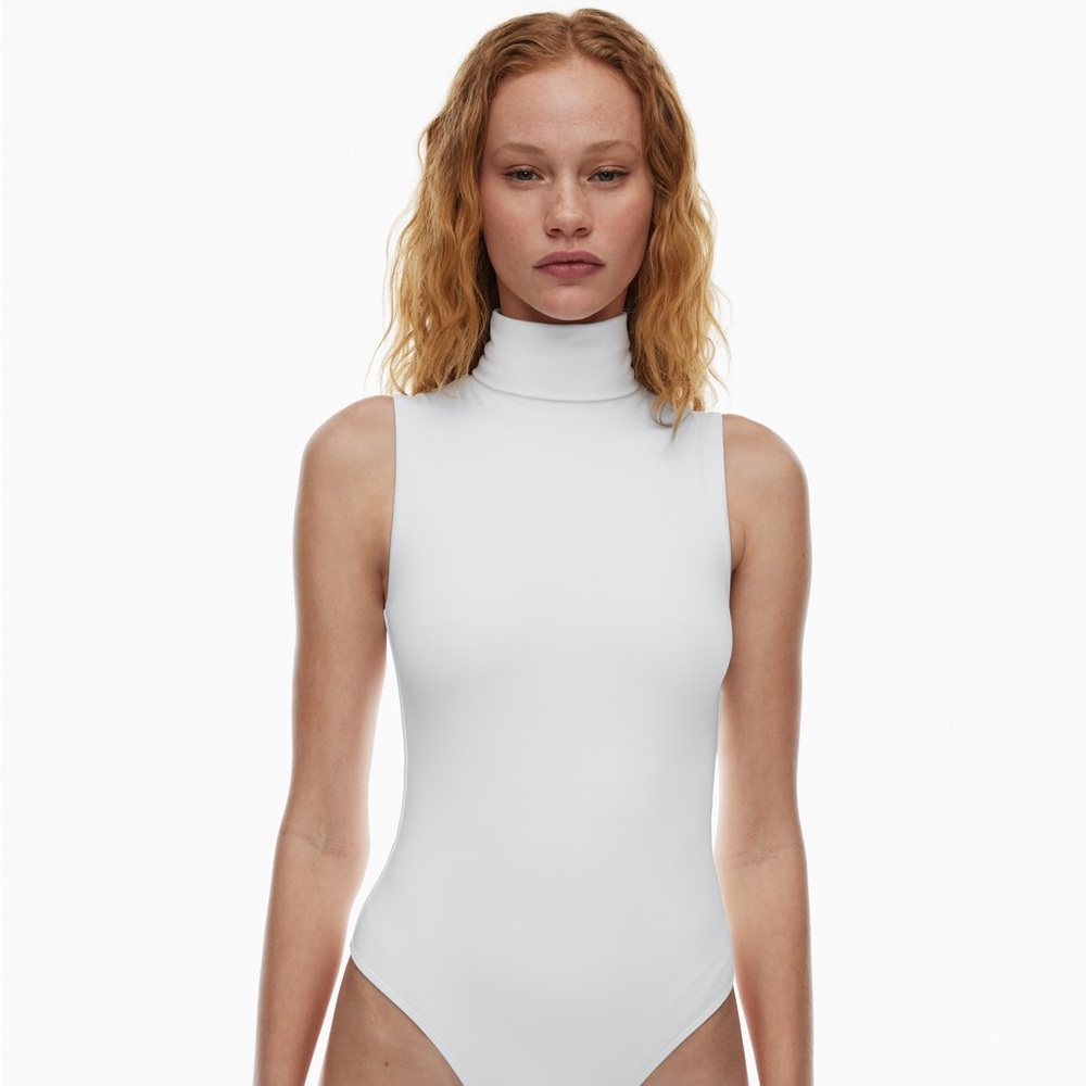 NWT Aritzia White Contour Turtleneck Bodysuit in XS 🤍